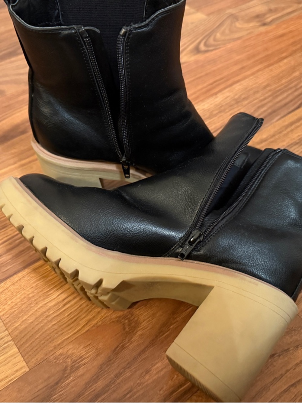 DV by Dolce Vita Black Chelsea Ankle Boots with Tan Lug Sole - Picture 3 of 3